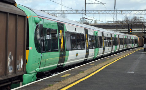 377 705 New
Southern Unit 377 705 on Delivery