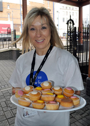 Gaynor with the Cakes